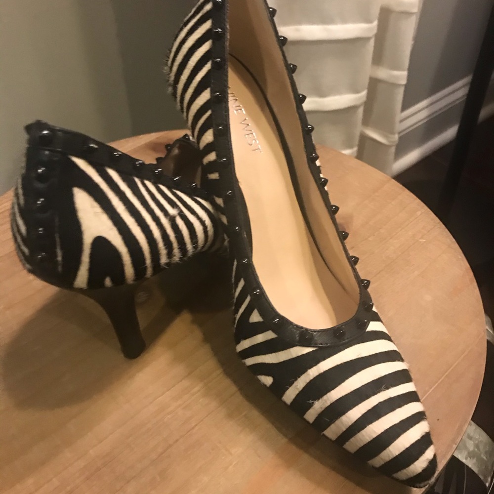 Nine West black and white zebra print pump